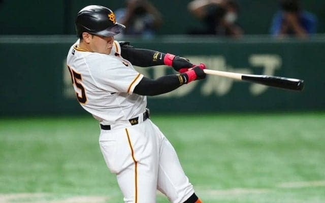 左翼席に消えた打球が「ピンポン球のよう」　岡本和真のキング独走弾に衝撃「えぐい」