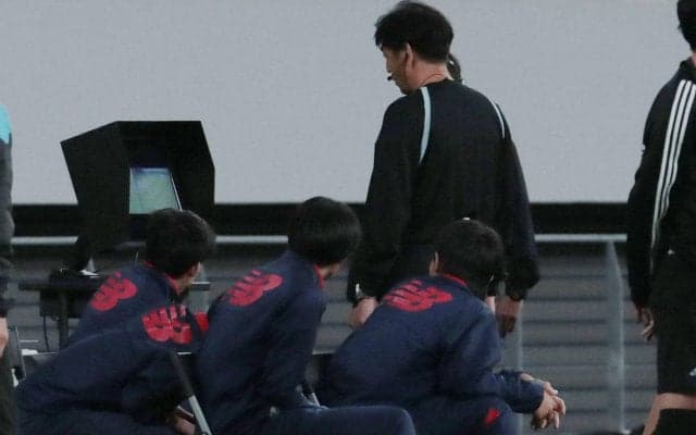 JリーグのVAR、オンフィールド・レビューは昨季から約40秒短縮…介入回数増加は「3Dオフサイドライン」の導入が影響