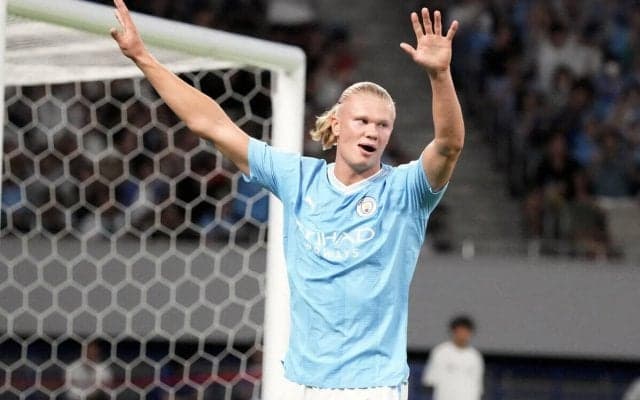 ハーランドがBLACKPINKのジスさんに大照れ!?ダンスの振り付けを直接レクチャーしてもらう「どっちも可愛い」「こんな顔見たことないぞ」