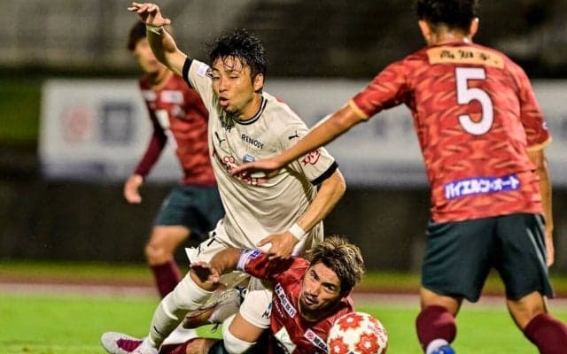 「泣きそうになった…」川崎サポーターと高知の選手の試合後のやり取りが「素敵な光景」と今も止まらぬ反響！横竹が「自分たちにくれた」と手から離さなかったパイナップル