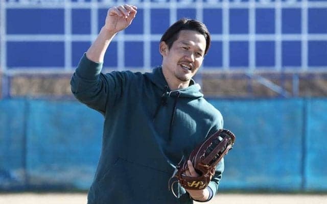 最後の近鉄戦士が20年ぶり投手復帰も…　ドラァグクイーンの“強打”に衝撃「悔しい」