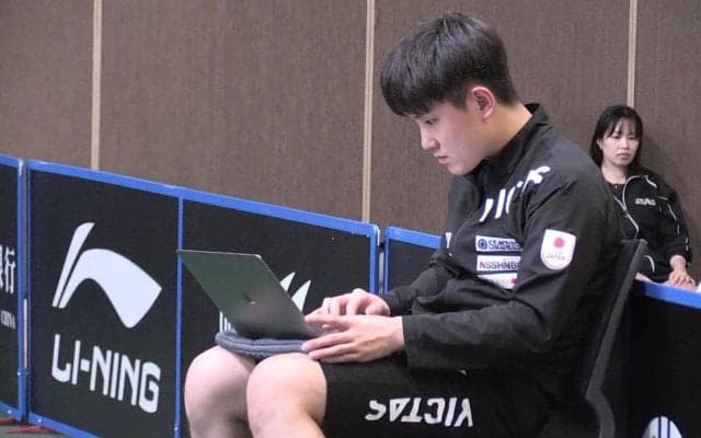 【文武両道】張本智和 練習場で早稲田大学の課題に取り組む