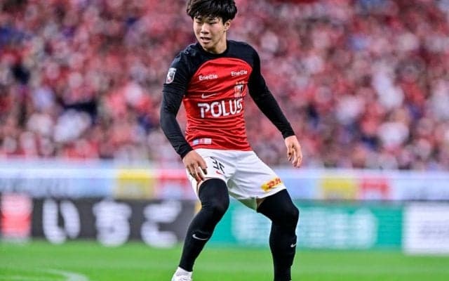 浦和MF早川隼平のリーグ初先発での躍動の裏に下部組織の先輩・荻原あり。「小さい頃から知っていてやりやすいのはあります。僕に気を使ってくれて声をかけてくれます」