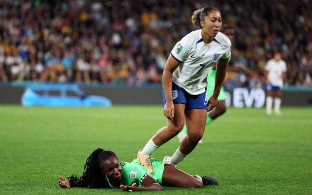 「一瞬にして感情を失った」相手のお尻を踏み愚行退場のイングランド女子代表FW、監督は擁護もOGは苦言「必要なかった」「功績を台無しに」