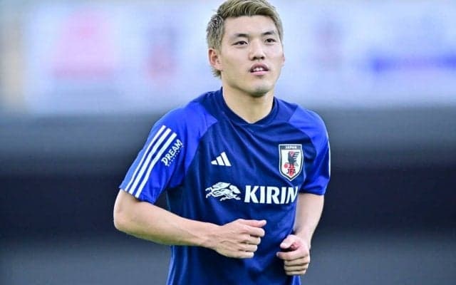 「メガネめっちゃオシャレ！」堂安律のスポーツクライミング世界選手権“観戦ショット”が「可愛いしかっこいい」と話題！「上を目指して突き進む人」と共通点発見の声も