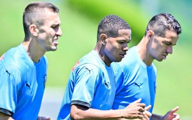 J1川崎が元フランス代表FWの加入発表！ 184cm、77Kgのプレミアリーグでのプレー経験者…浦和レッズ戦で強靭なフィジカルを武器にゴール決めた過去も