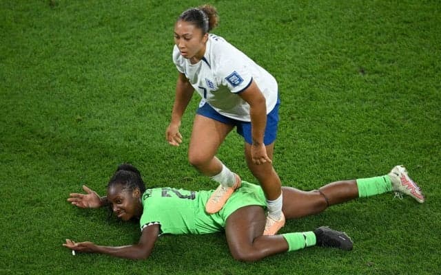 相手のお尻を踏む愚行退場のイングランド女子代表FWジェームズが謝罪「経験から学ぶことを約束します」