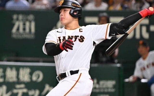 ８月は驚異の「OPS1.862」！ホームラン王独走中の巨人・岡本和真　球界OBは「最終的には外の低いボールで勝負する」と攻略法を語る