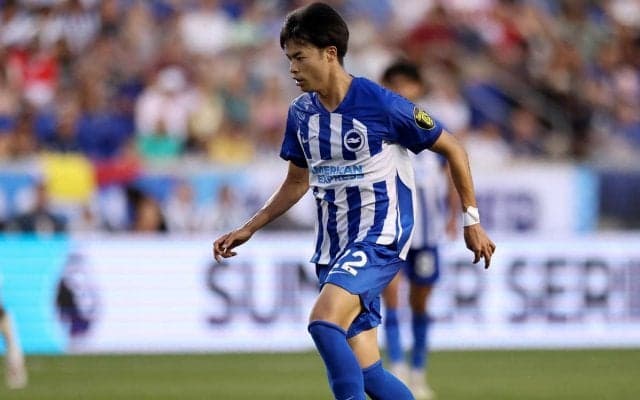 「かっこよすぎだよ」「目がキラキラ」ブライトンのメディアデーで三笘薫も撮影！監督との対照的な表情にもファン注目「一枚目と二枚目の差が…」