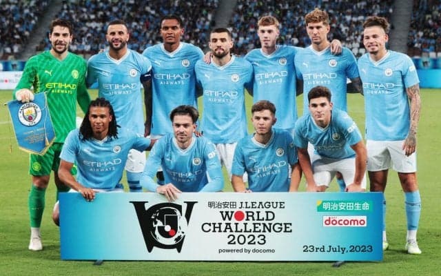 「めっちゃかわいい」「私服でもいけそう」シティがアウェイユニフォームを発表！偶然にもユナイテッドの新ユニと色がもろに被る「同じすぎないか？」