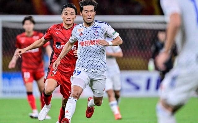 「芸術作品やん」「センスありすぎる」J1新潟が鈴木考司の”雄叫びビジュアル”を披露！ そのかっこよさに「こりゃ決めますわ」とファン絶賛