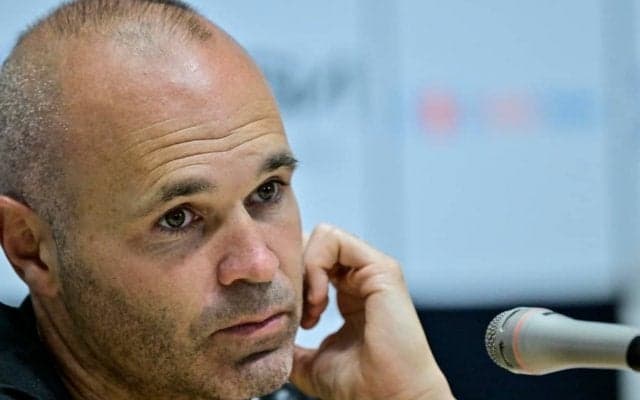 「グリーンも似合う」神戸退団のイニエスタがUAEクラブ加入で「背番号入りユニフォーム」公開！ メッシ所属のマイアミではなく中東を選択し、現地で熱烈歓迎