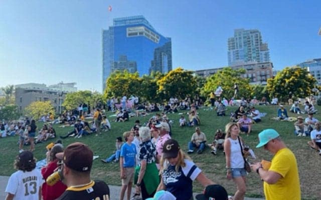 【MLB】捨てられた大量のバッグ…日本にはない“丘”　元オリ右腕が心躍らせた球場