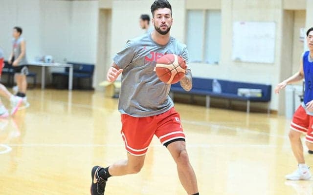 日本代表に急きょ追加招集されたルーク・エヴァンス「自分にできることを果たしたい」