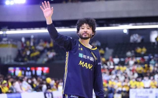 田臥勇太が13日の巨人vsDeNAに登場…ラグビー元日本代表の福岡堅樹氏とともに始球式を担当