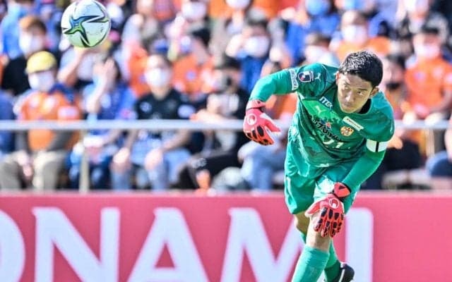 【J2「頂上バトル」】上位2チームを追う清水、鈴木唯人の離脱でも動じない秋葉監督と権田修一の「スキなし」！5位、6位も的確補強で猛追へ(2)