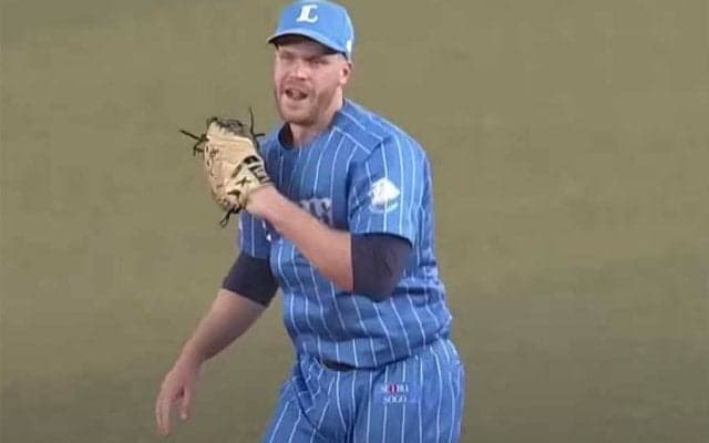 元大谷同僚が忍者ばり“飛翔捕球”　空中で一直線→1回転「スタントマンみたい」