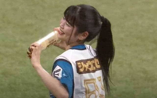 きつねチアが大変身「この衣装もかわいい」　お腹チラリの“もぐもぐ”ダンスに大興奮