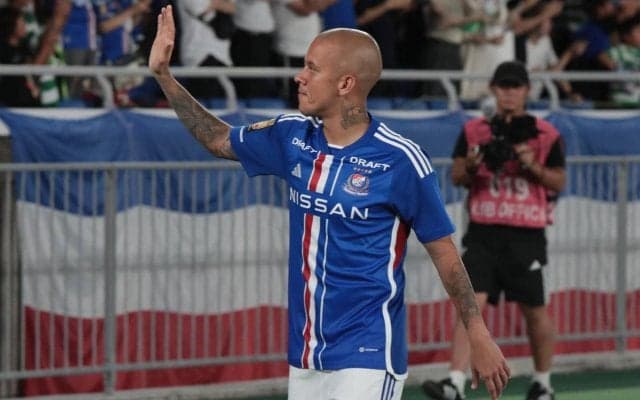 「いつだってファミリー」「ずっと大好き」広島へ電撃移籍のマルコス・ジュニオール、秘蔵写真とともに横浜FMへ愛と感謝のメッセージ「別れのために取っておいた 一枚」