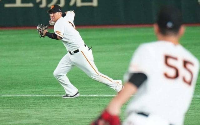 ベンチも“脱帽”の「震える」忍者守備　体勢崩すも…振り向きざまの爆肩が「バケモン」