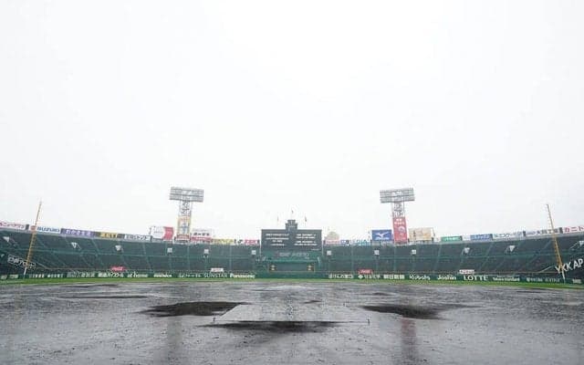 【高校野球】豪雨で甲子園の試合中断…クラーク国際応援団の“神対応”にスタンド大拍手