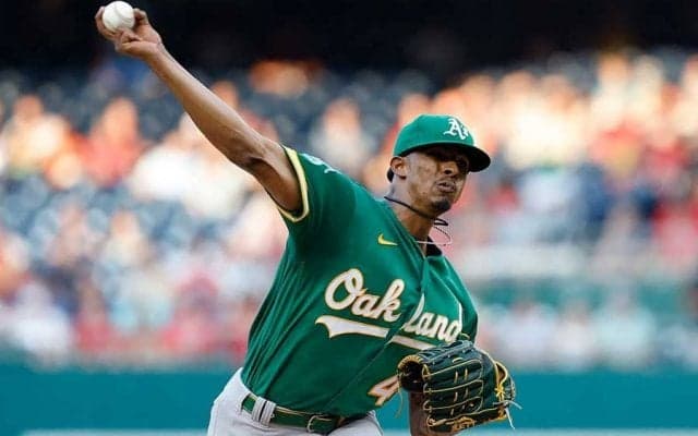 【MLB】油断しすぎの“怠慢守備”が「懲罰もの」　アウト確実も…まさかの失態が「あまりに酷い」