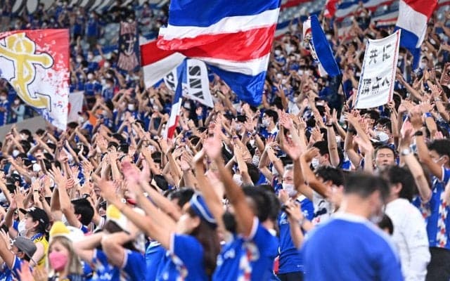 「ネイルがトリコロールなの最高です」「黄色のスカート可愛すぎ」星空凛役・飯田里穂さんが横浜FM戦に来場し反響！\"ラブライブ！\"コラボ試合第3弾で