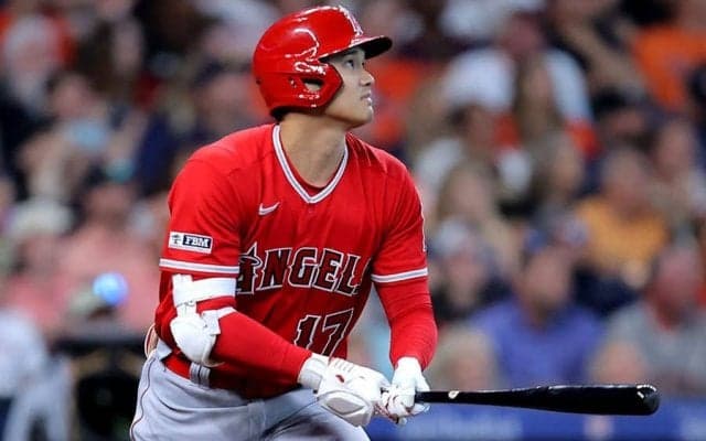 【MLB】少年も放送席も驚愕…137m特大弾に頭抱える　大谷翔平が「打球を粉砕した！」
