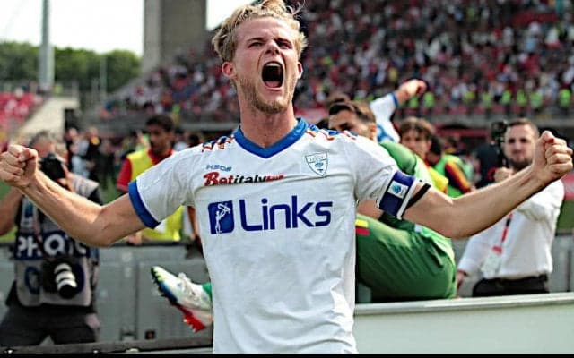 スポルティングCP、レッチェからデンマーク代表MFヒュルマンドを完全移籍で獲得！