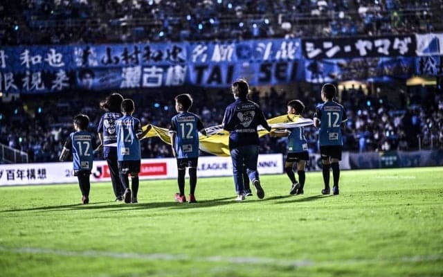 J1川崎を応援すべく、人口492人の村の小中学生の6割を乗せたバスツアーが組まれた“異例のわけ”。スポンサーの愛が福島県檜枝岐村を動かした【川崎が示したJリーグファン拡大の可能性 (1)】