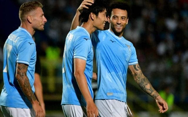 「結構難易度が高い」「難しいことをサラッとやるな」鎌田大地のデビュー戦ダイレクトボレーに称賛の声、チームメイトも「多くを与えてくれる」と期待