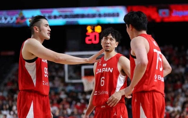 チーム最年長に“顔面パイ投げ”サプライズも…ワールドカップ迫る日本代表の密着映像公開