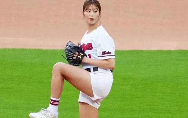 まさかの“叩きつけ”大暴投に「反省」　それでも一礼＆マウンド整備…神対応に大拍手