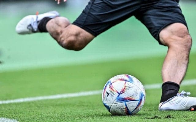 「一発レッドカードですww」サッカー系YouTuberが霊長類最強女子にドリブル勝負もまさかの結末！ 鉄壁ディフェンスに「ハーランドでも無理だな」と脱帽の声