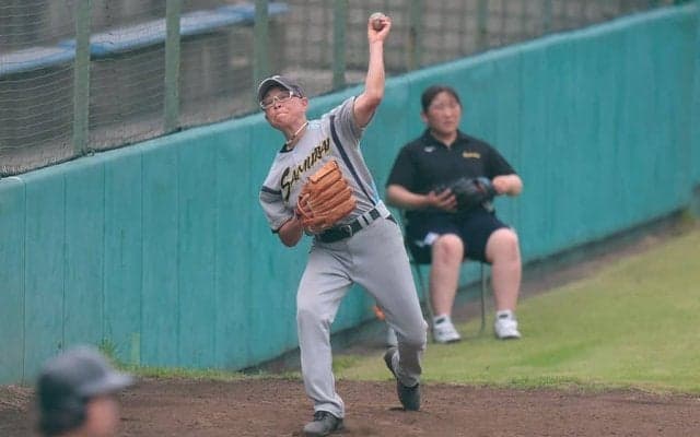 メジャー剛腕を目標に58歳でも現役　女子野球最年長投手がこだわる「豪快フォーム」