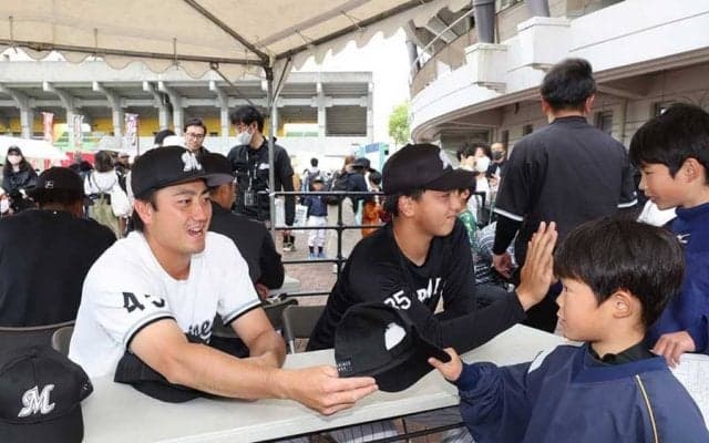 ロッテ、キッズキャップをプレゼント　選手から手渡しで実施…9月10日の2軍ハム戦