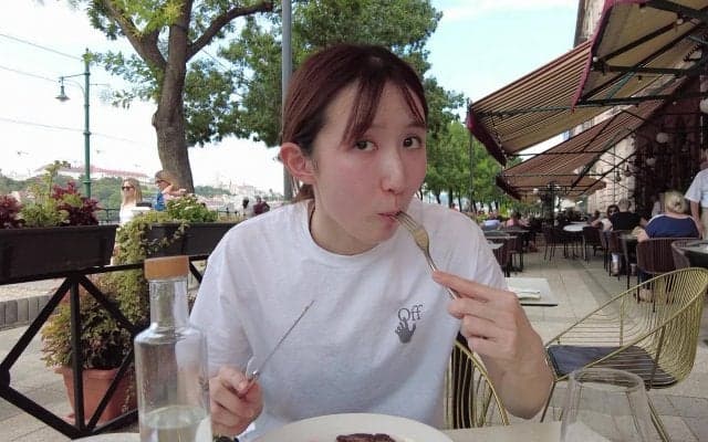 【オフショット】早田ひな ハンガリー名産フォアグラを食す