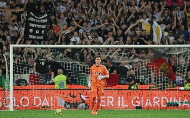 「大きな愛着がある」ユーベに忠誠誓うシュチェスニー、今夏相次ぐサウジ移籍に皮肉「お金より優先順位を置いて良いものがある」