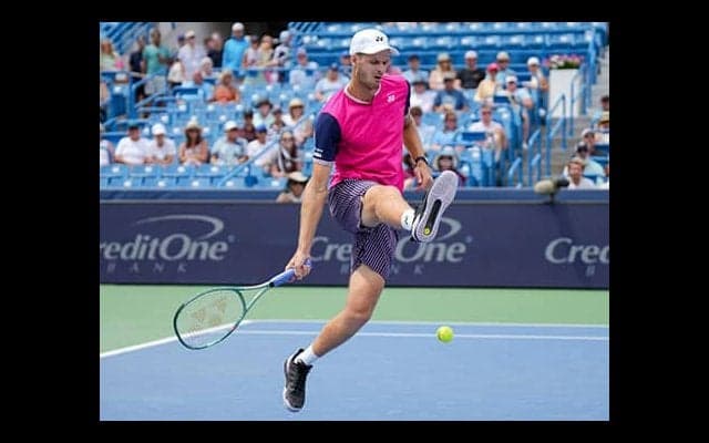  トリッキー股抜きショット披露 