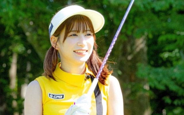 雪平莉左がドライバーでナイスショット　ミート率アップのポイント、疲れている時の構えを学んだ