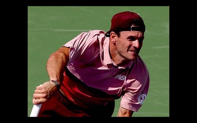 サーブが主審直撃でヒヤリ