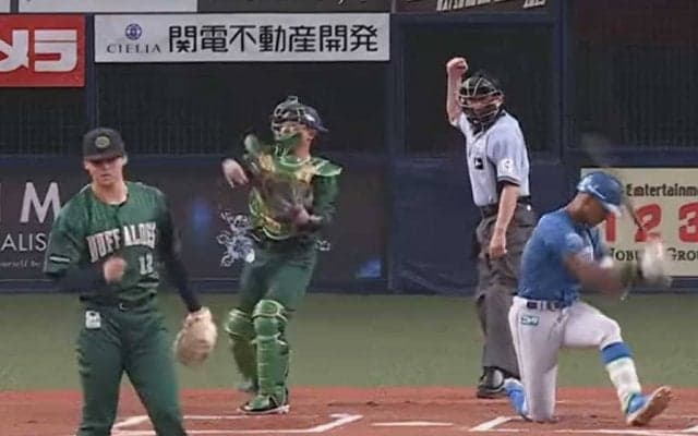「こんなの打てない」　打者膝つき唖然…21歳の“激落ち魔球”は「なぜスイングする？」