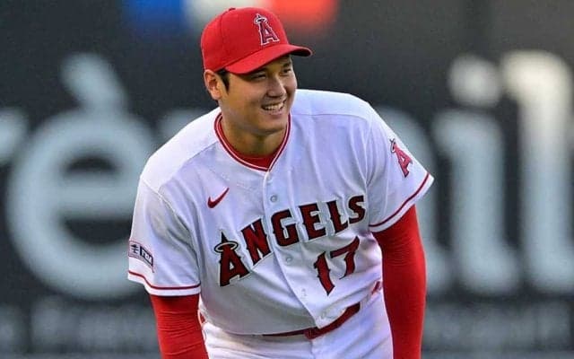 【MLB】神対応かと思いきや…敵軍選手を“狙撃”　イタズラする大谷翔平が「いっつも楽しそう」