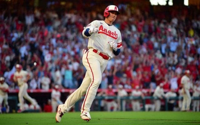 【MLB】大谷翔平が「マット・オルソンに盛大な挨拶」　全体トップに並ぶ43号、衝撃満塁弾に公式も称賛