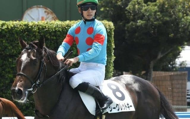 【小倉5R新馬戦結果】シークレットキーが好位から押し切りデビューV