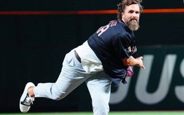 涙の元助っ人が「試合前から泣かせる」　変わらぬ“キング”は「やはりカッコいい」