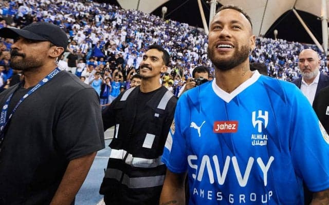 「規模が桁違い」「圧巻」盛大すぎるネイマール入団セレモニーに驚きの声、ドローン演出も話題「東京五輪じゃん」