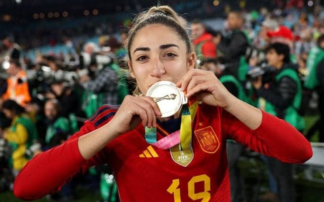 女子W杯決勝で見事なゴールのスペイン女子代表主将、試合後に父の死を知る「私は試合の前に星を手にしていた」