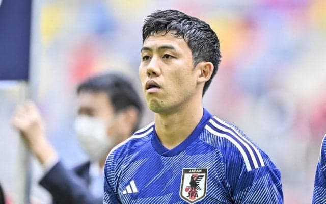「最後の写真が泣ける」プレミアデビューを飾った遠藤航が古巣ファンへ送った“感謝の写真”に涙腺緩む！「こんなにクラブに愛されてる選手なかなかいない」の声