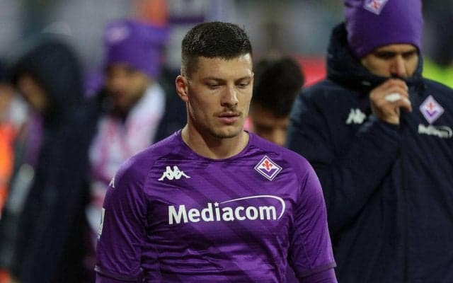 去就不透明なヨビッチがECLでメンバー外に… 移籍模索中もミランへの逆オファーは不発